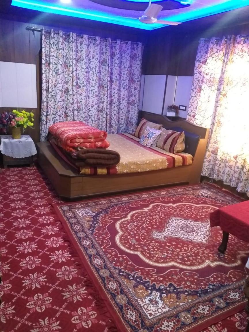 Wani Guest House Гульмарг Екстер'єр фото